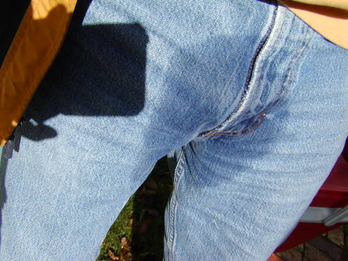 itsheybaby:  wetting myself outside  HOT!!!! porn pictures