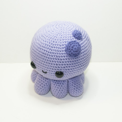 heartstringcrochet:  Have I ever mentioned that I LOVE octopods!!! This cutie is now available and READY TO SHIP! https://www.etsy.com/listing/220257688/octopus-ready-to-ship 