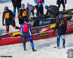 Il y avait des courses de canots sur la glace aujourd’hui…Today there were ice canoes races…