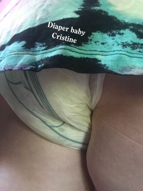 diaperbabycristine: Me going to bed last night with a fresh diaper versus when I woke up this mornin