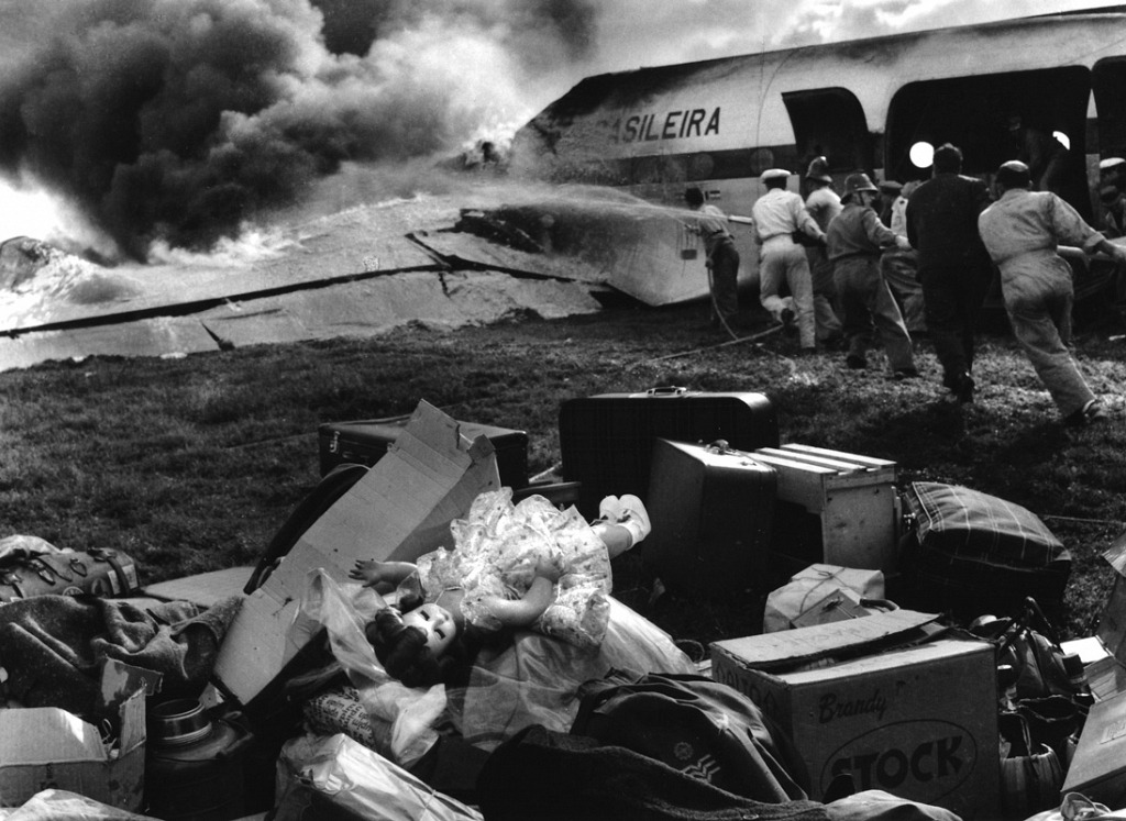 Airport, Lisbon, Portugal
Eduardo Gageiro, 1962
Via While at sea