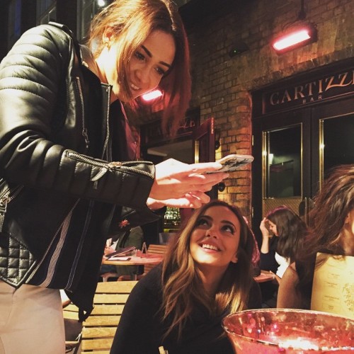 miyeosin: lancashirecourt: Capturing the moment at @mewsofmayfair