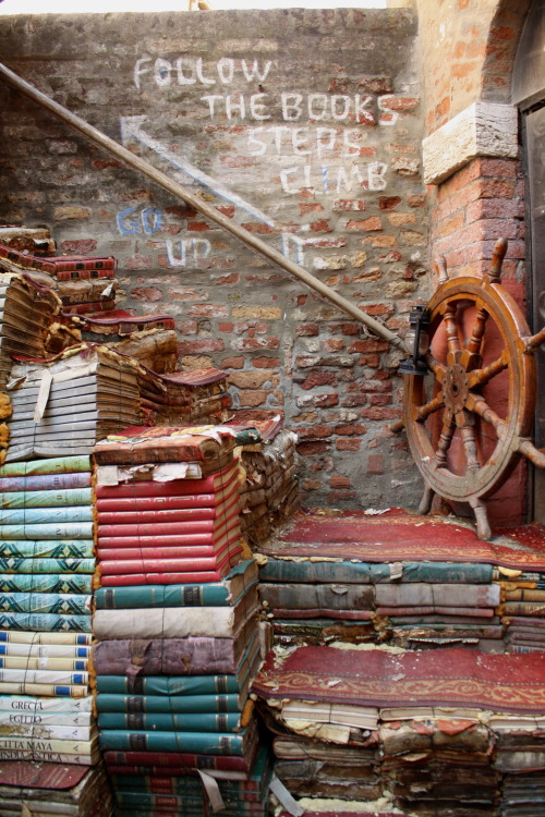 ineffable-gaudiness:Libreria Acqua Alta // Venezia, Italia 