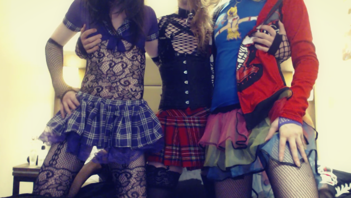 feetcdadore:  hayleypetharley: Getting the gif train rolling with @corsetcassie and