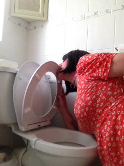 oldmwguy:  hellforsissy:  This is my sissy ….Dolly pinkpuff. . Doing what it does best ..licking the toilet clean. I’m very disappointed because it  has just failed a task in fact I’m so disappointed im really tempted to let everyone know its real