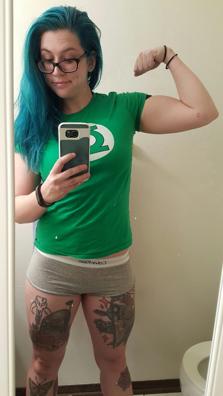 waytoomuchinformation:  saranoiamaxx:  Am I cool yet?  Babezilla!   Love the bobba