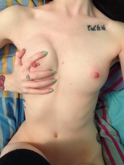 gypsyrose27:  gypsyrose27:  This is what happens when I’m kind of bored and sexting with someone.  I miss some good sexting 