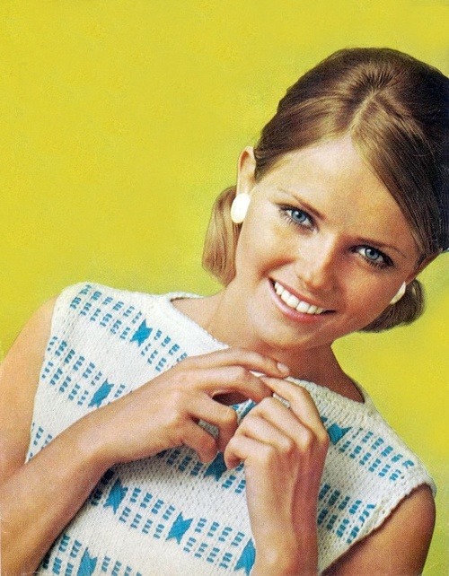 revictionvintage: All-American glamour girl, Cheryl Tiegs, was born on this day in 1947. An astute b