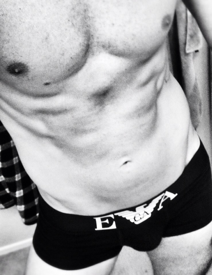 climbonitlikeyoulikeit:  [ME] Happy Topless Tuesday to all my FEMALE FOLLOWERS. Just