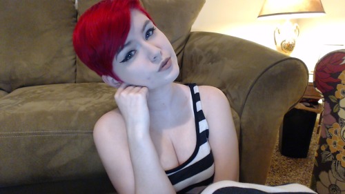 rydenarmani:  rydenarmani:  about to shoot a review video for youtube~  reminder of how cute i am 😀