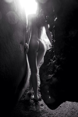 eroticbwphotography:   i ❤ b&w photography