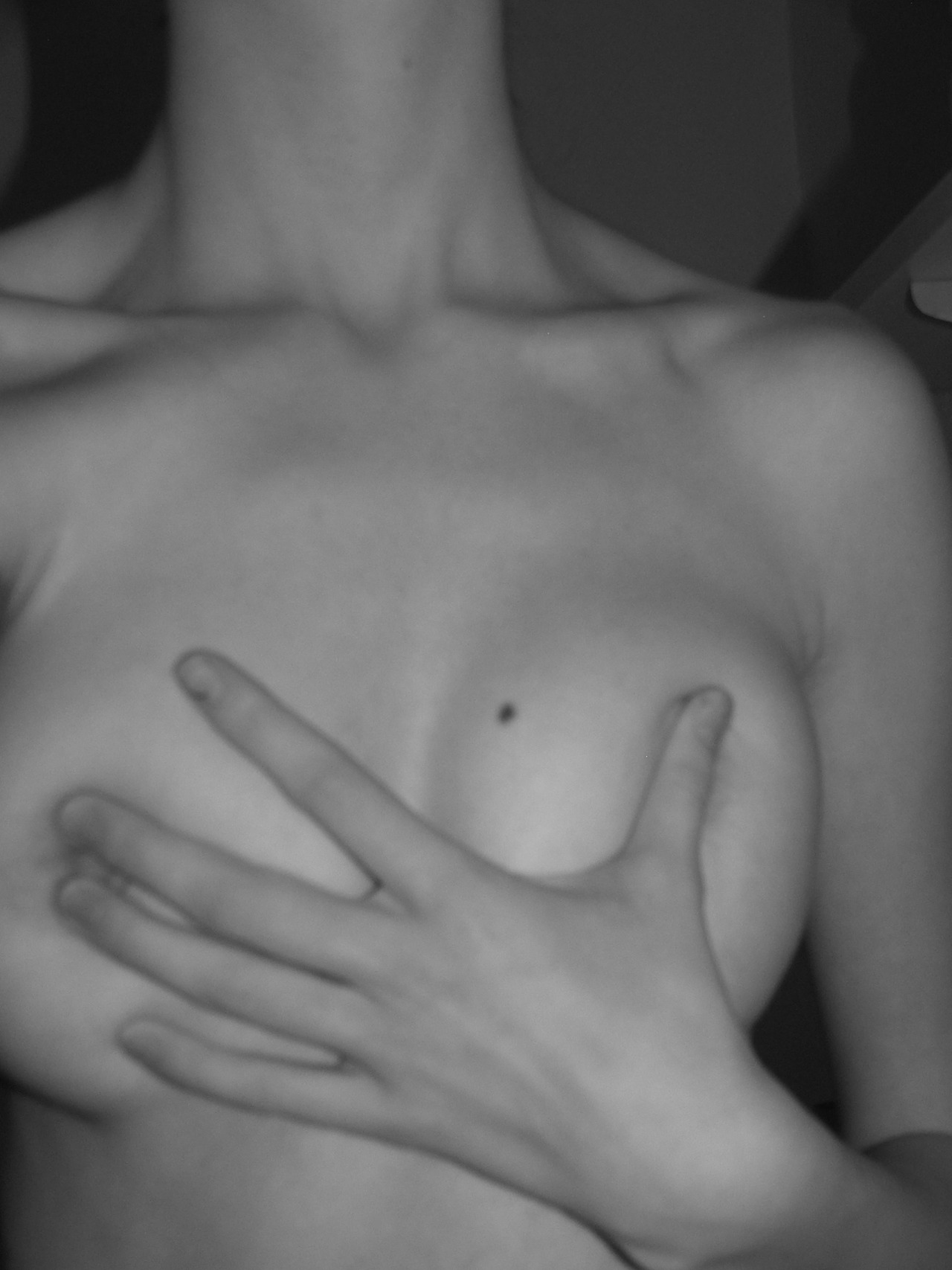 je&ndash;suis&ndash;nue:  A study in black and white (8/11)