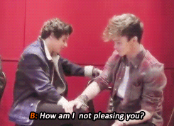 worshipthevamps:   Bronnor breaking up  I have decided to make this because it’s