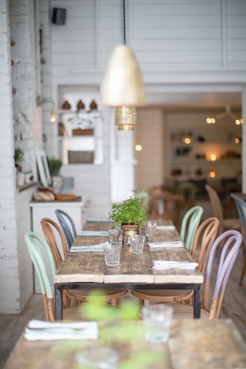 squaremeal:  (via NEW SPOT: HALLY’S LONDON » Petite Passport) 