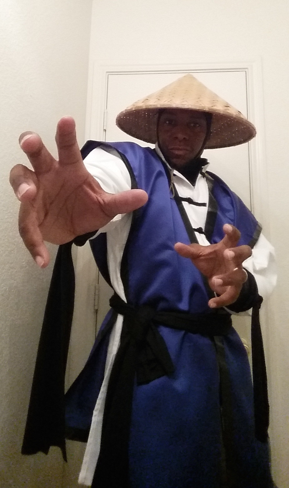 cosplayingwhileblack:  Character: Raiden &amp; Kitana Series: Mortal Kombat