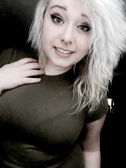 emoscenethings:  Follow me @xcaw  Blog: xcawtneycx.tumblr.com <3 ___________________________________ Submit your photo: emoscenethings.tumblr.com/submit 