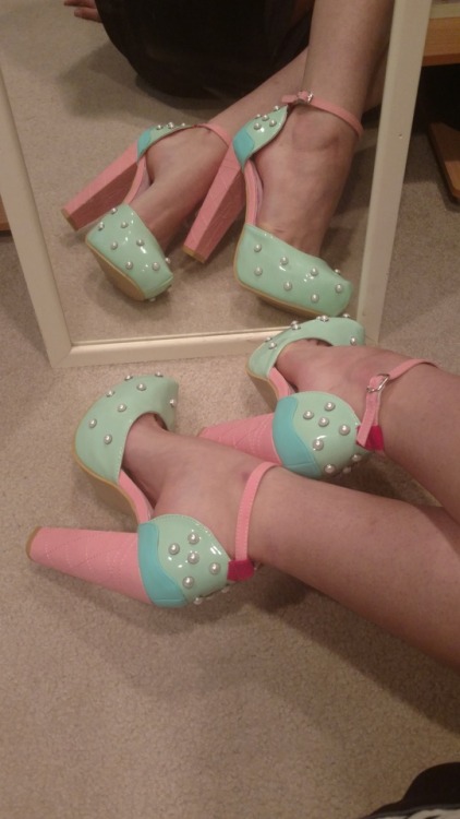 themissarcana: Look at these fucking amazing heels!! Fucking ice cream cones with sprinkle toes! Yum