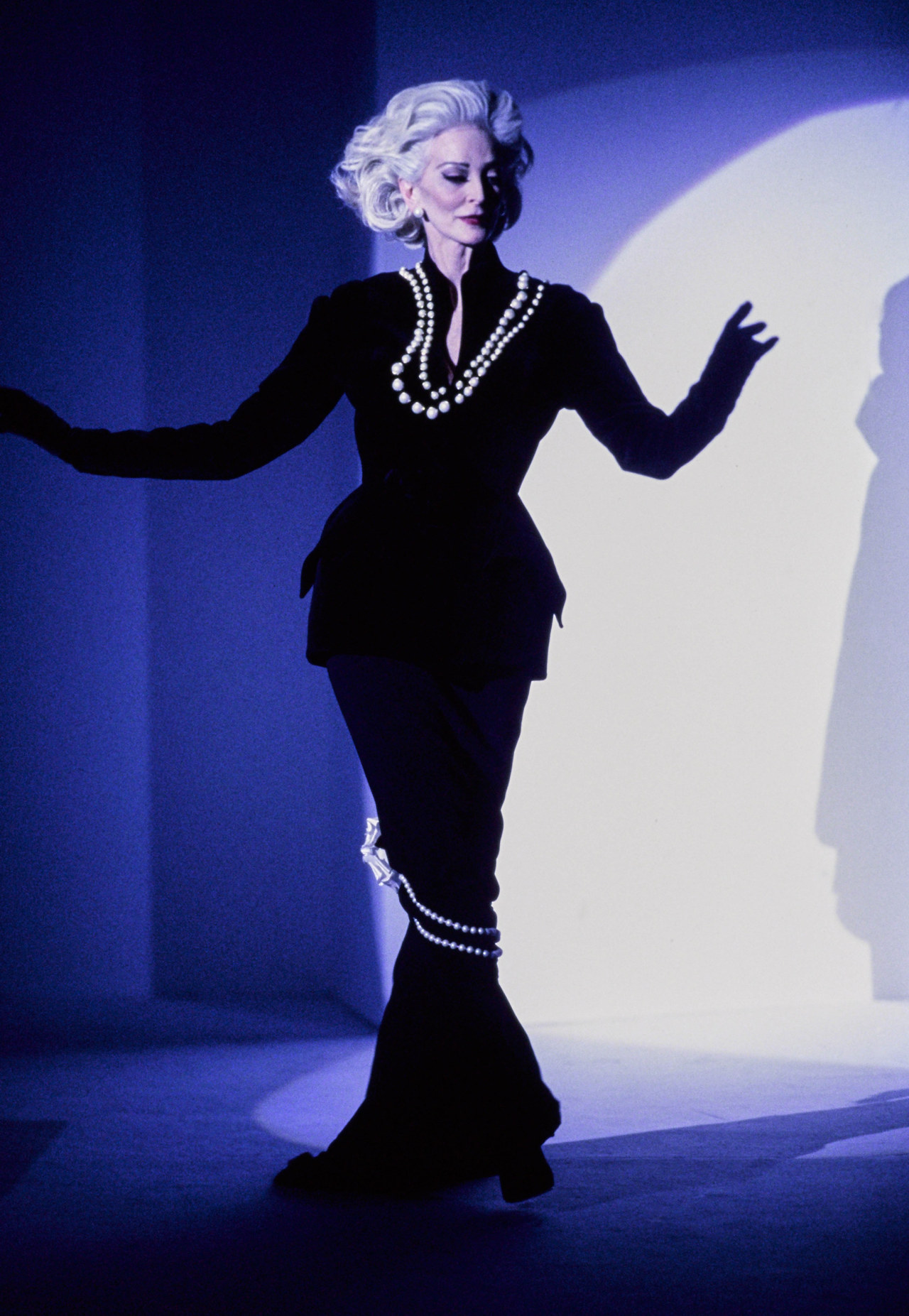 ohthentic:  carmidoll:  Thierry Mufler f/w 1995 Haute Couture  Oh 