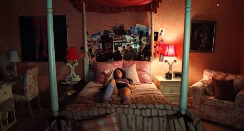 productiondesign:Jennifer Check’s bedroom in the classic Jennifer’s Body (2009), directe