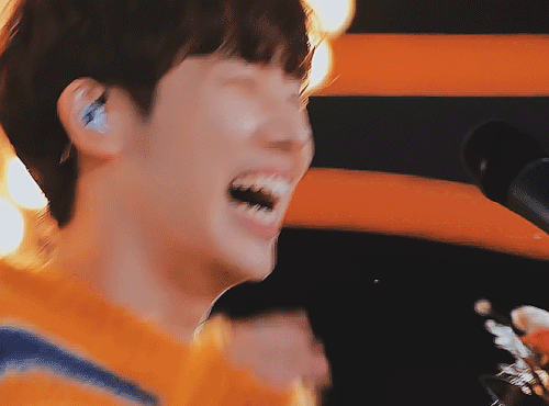 Kim Sung Kyu In (When It Snows) Live Clip
