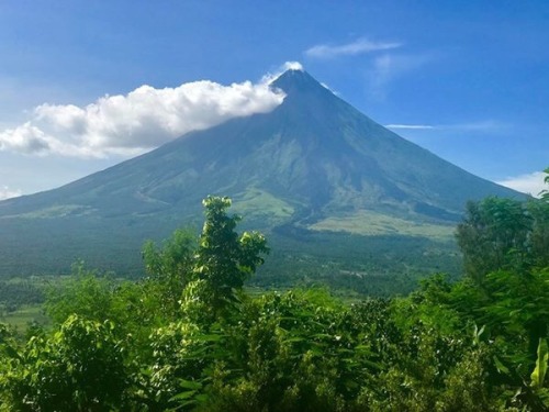 prettybevz:The beauty of Mt. MayonBicol is my mother’s hometown, i remember when i was 5 years old i