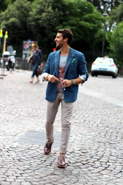 dapprly:  Menswear Streetstyle at Pitti Uomo  Photo by Zoe Paskett