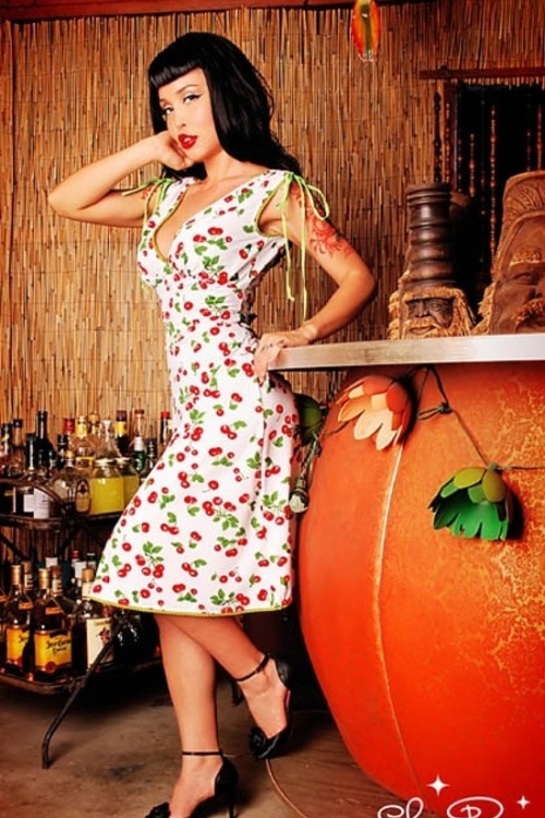 alternative-pinup:  Alternative Pinup girlPinup girl Twitter