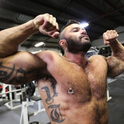 roganrichards:  #unapologeticbeast #RORI