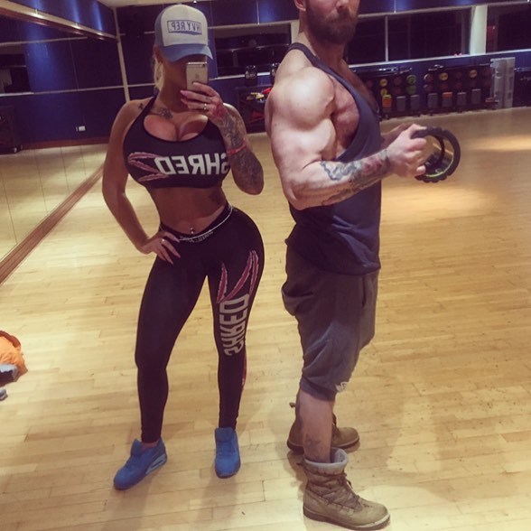 Who loves big arms 🙊💪🏼👌🏼😜 finishing up our Sunday session wearing