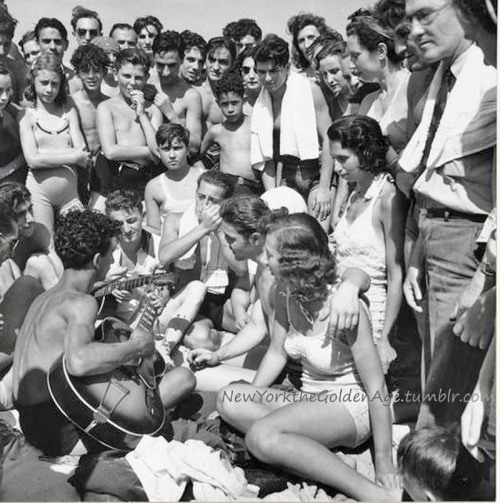newyorkthegoldenage:  An August Sunday at Orchard Beach, the Bronx, 1938.Photo: Gottscho-Schleisner, Inc. via MCNY