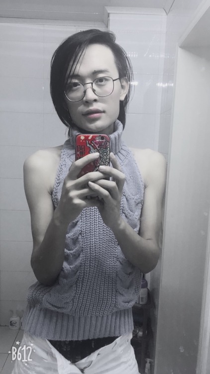 sironeco13: 411momo:   radiancegc:   radiancegc:  请不要嘲笑我的化妆技术😂😂😂  求关注求转发QuQ   很棒啊!!   很性感呀！！ 而且棒棒看起来好水嫩 