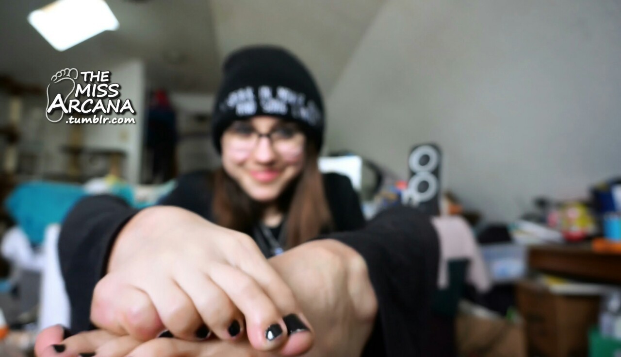 themissarcana:  Playing with the cameras focus is fun :3  Also I’ll continue to