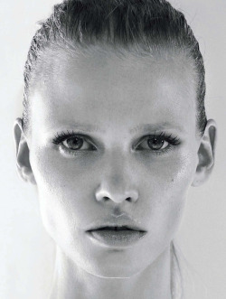 lelaid:  Lara Stone by Mark Seliger for Vogue