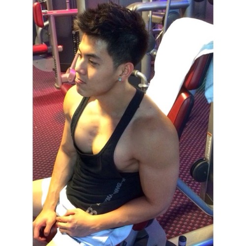 asianhunk-pecs-nips-asses:  Full and squeezable!