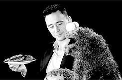 loveleedunk:  Tom Hiddleston helps Cookie Monster learn about self-control (x)  i will make cookie , 