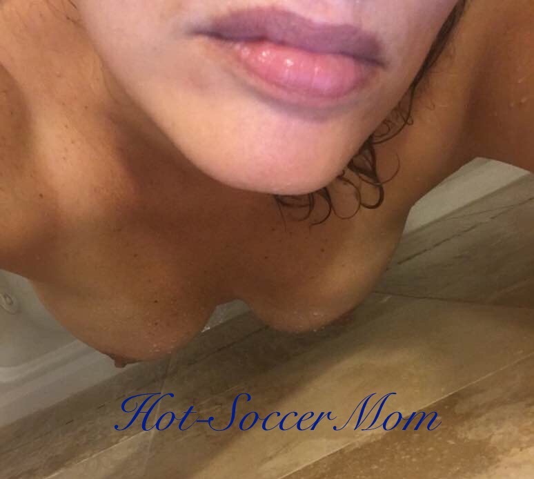 hot-soccermom:  Some selfies from the tub and shower. Do you like seeing me when