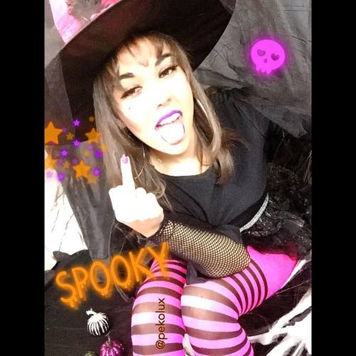 pekolux:  I’m your cute little #teenwitch top that! ✨😈