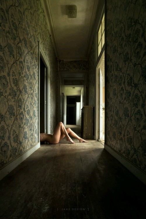 submissive-craving:  Moving day..let’s say good-bye to every room in the house the same way we said 