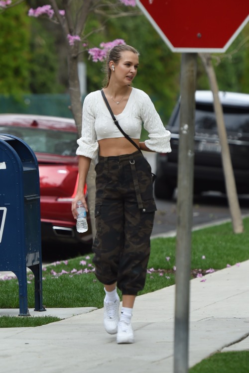 Josephine Skriver out and about in West Hollywood - February 27, 2020.11 HQs