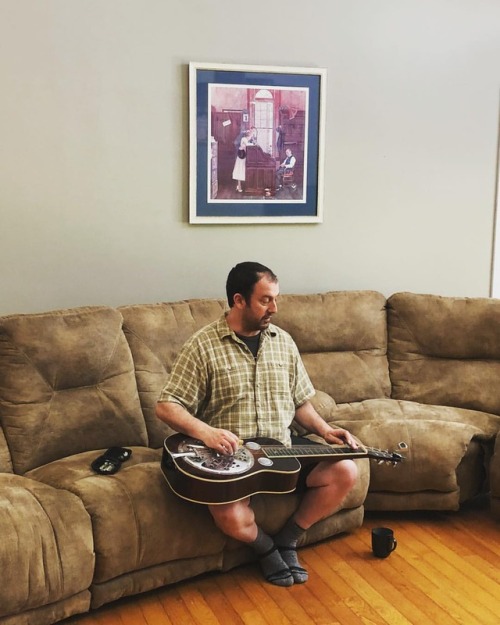 <p>I call this one Still Life with Ivan Rosenberg and a Norman Rockwell Lithograph (coffee mug). #nashvilledobrocamp #nashville #nashvilleacousticcamps #dobro #normanrockwell  (at Ridgetop, Tennessee)</p>