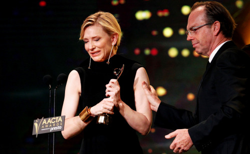 l-o-t-r:Forever Bound By Friendship &amp; Love: Hugo Weaving presents Cate Blanchett with the AA