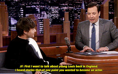 cuddlerlouis:Louis Tomlinson Reacts to Home Footage of Himself Starring as Danny Zuko in Grease