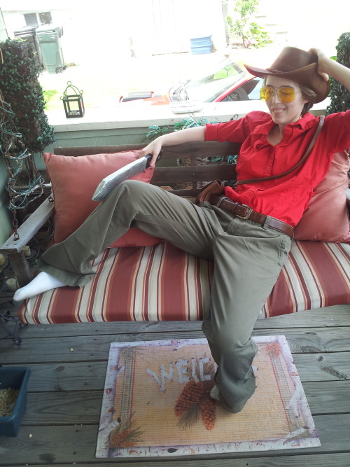 hunterv: G’day ladies~ My costume is actually coming together really well so far! Now I’