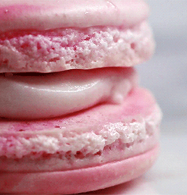 fatfatties: Strawberry Cheesecake Macarons