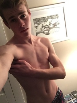 gay-teen-posts:  a hot face for a hot body