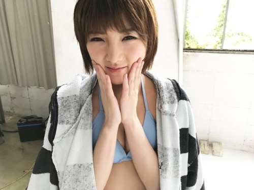 soimort48:  「アップトゥボーイ 2017年11月号」 岡田奈々  https://www.amazon.co.jp/dp/B07557RY9L/