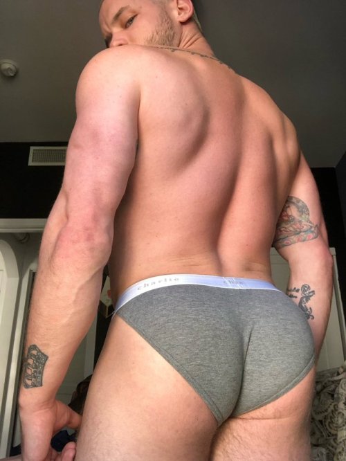 hotmaleunderwear.tumblr.com