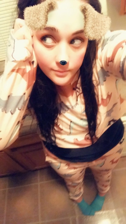 superadorablenes: Double pampers for this extra leaky little girl! In amazing dino pajamas you don&r
