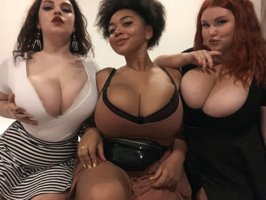 bigtitsandbiggertits:    Heaven!!!!!!!!!!!