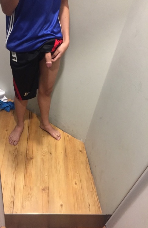 sgboi00: sg16yrboi: Fitting room Cute!